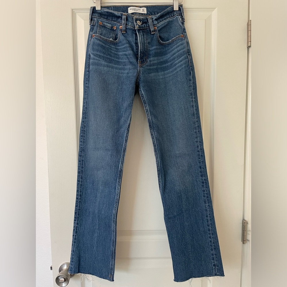 NWOT Abercrombie mid-rise 90s straight jean